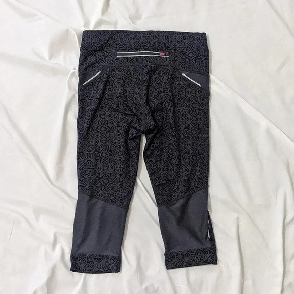 Athleta Printed Bare To Run Knicker, Color Asphalt Starfruit Size XS - Picture 8 of 15